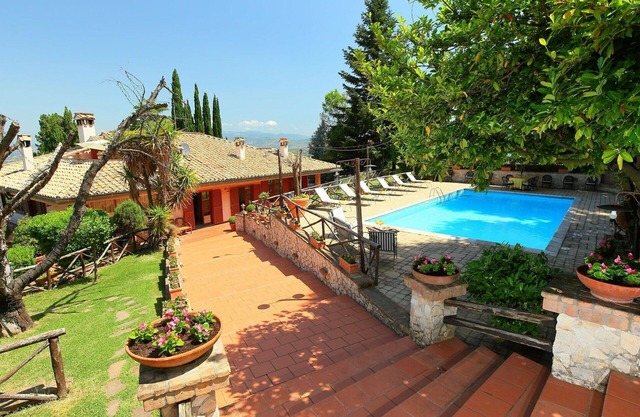 Beautiful private villa with private pool, WIFI, A/C, TV, patio, pets allowed and panoramic view