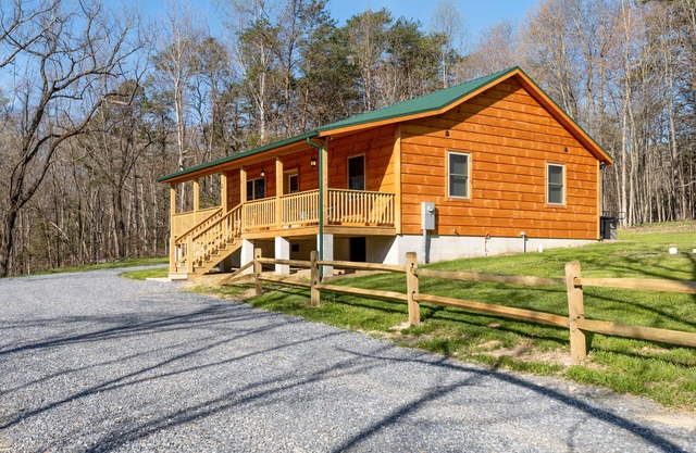 Beautiful Private Cabin, adjacent to the National Forest