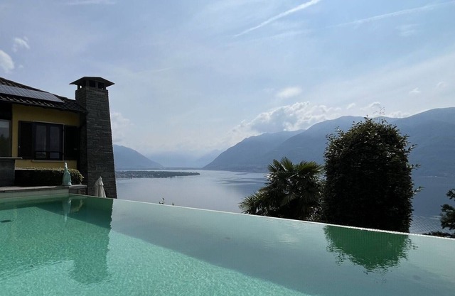 Beautiful private villa for 6 guests with WIFI, private pool, TV, patio, panoramic view and park...