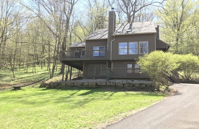 Beautiful Private Eco-Friendly 3 Level Home Nestled in Woods Hot Tub Galena