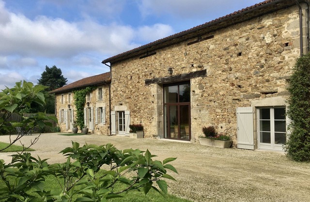 Beautiful private estate, with heated swimming pool, in a charming location