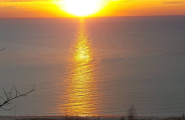 Beautiful, Private, Lakeshore Home- perfect for large families!