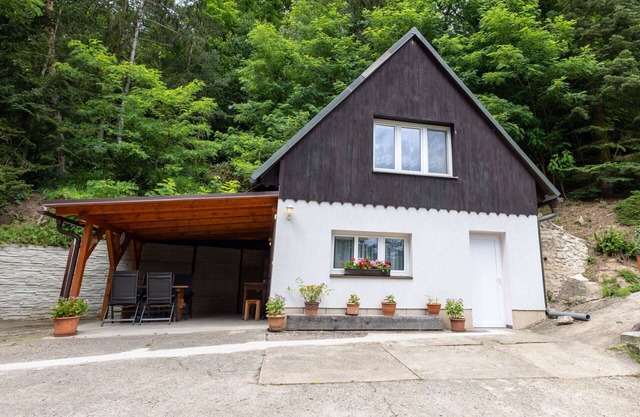 Beautiful private villa for 4 people with WIFI, TV, patio and parking