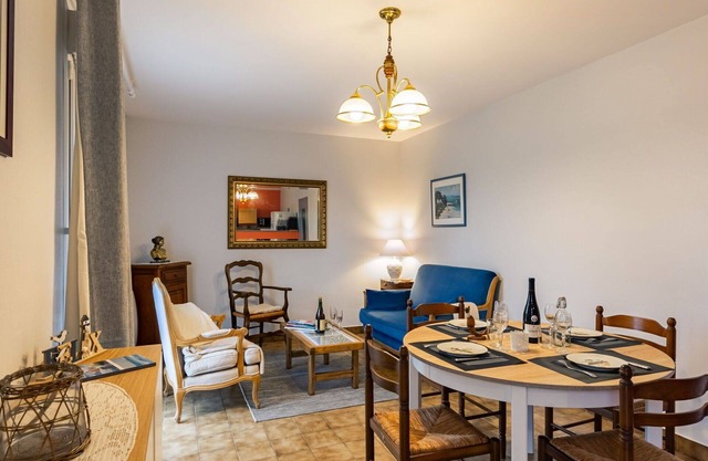 Beautiful private villa for 4 guests with WIFI, TV, terrace and parking