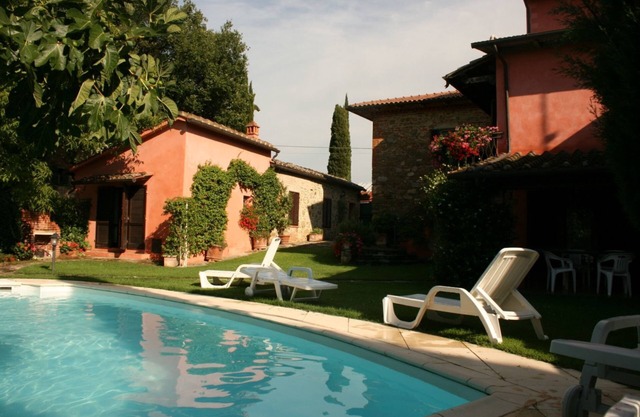 Beautiful private villa for 12 people with private pool, WIFI and TV