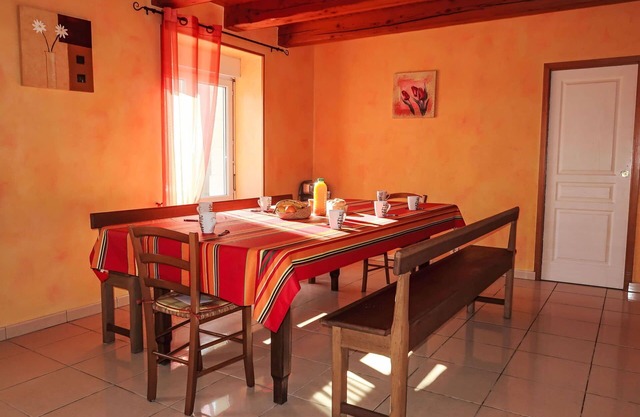 Beautiful private villa for 8 people with WIFI, TV, terrace and parking