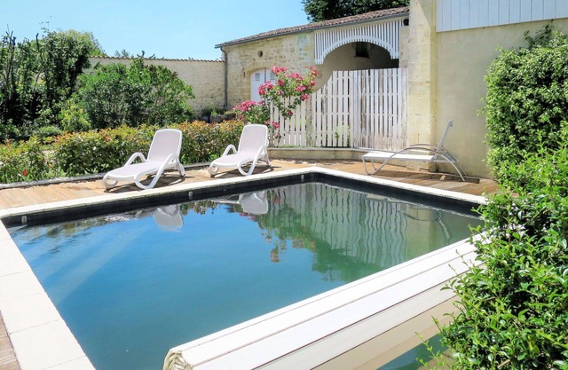 Beautiful private villa for 4 people with WIFI, private pool, terrace and parking