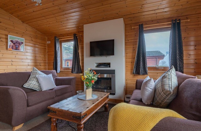 Beautiful private villa for 6 guests with WIFI, TV, balcony, pets allowed and parking