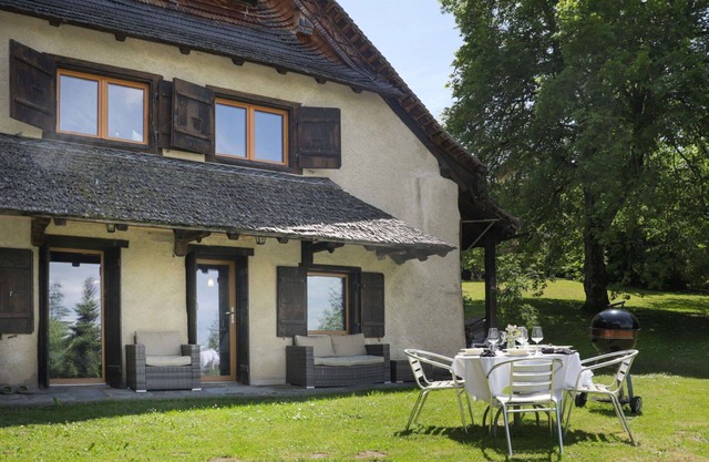 Beautiful private villa with WIFI, TV, terrace, pets allowed, panoramic view and parking