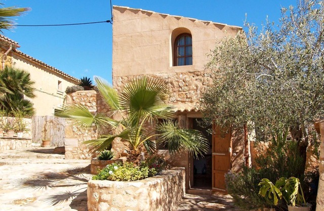 Beautiful private villa for 6 guests with private pool, WIFI, TV, terrace and parking