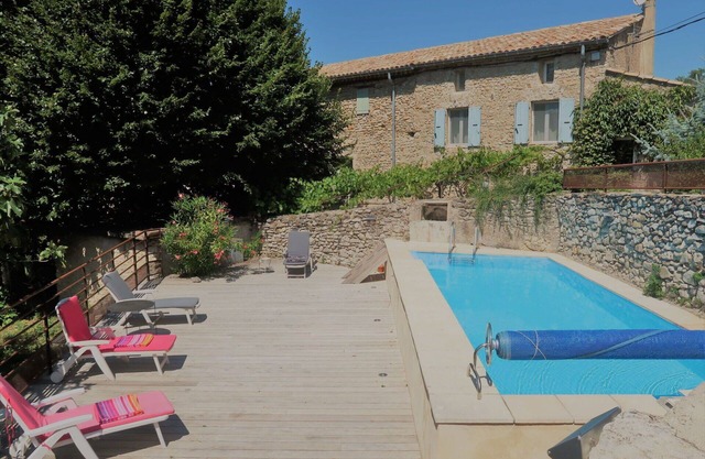 Beautiful private villa for 2 guests with pool, WIFI, TV, pets allowed and parking