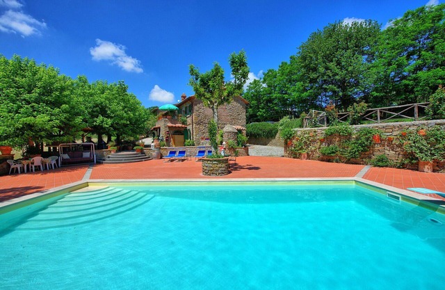Beautiful private villa with WIFI, private pool, A/C, TV and panoramic view, close to Cortona