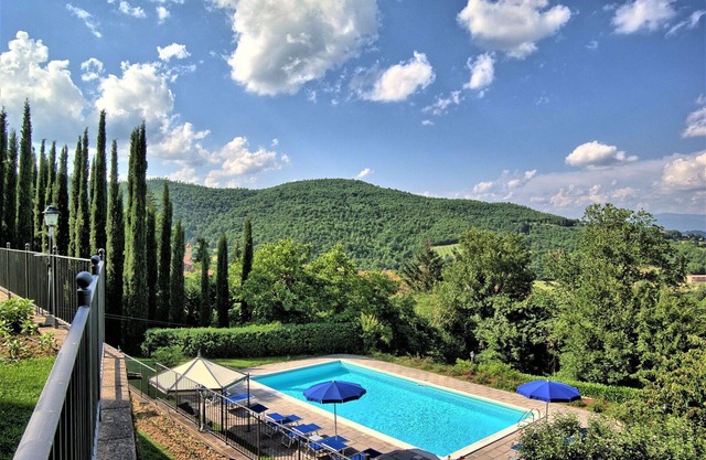 Beautiful private villa with A/C, hot tub, WIFI, private pool, TV, patio and panoramic view