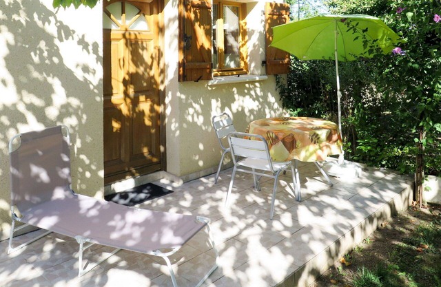 Beautiful private villa for 2 people with A/C, TV, terrace, pets allowed and parking