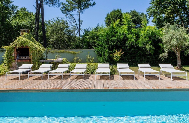 Beautiful private villa for 8 people with A/C, WIFI, private pool, TV, terrace and parking