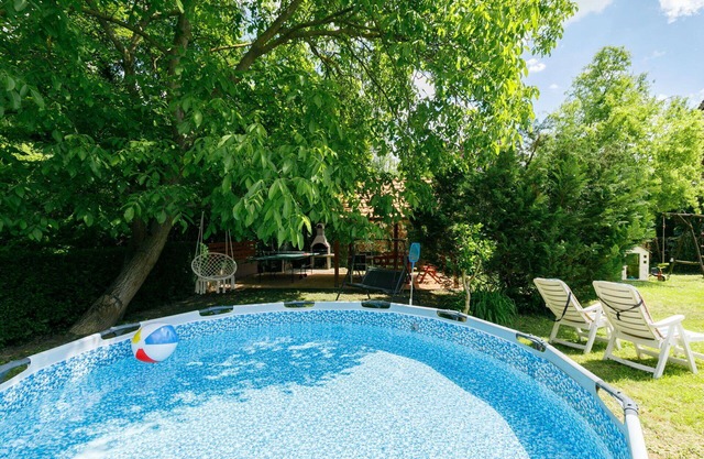Beautiful private villa for 8 people with WIFI, private pool, TV, patio and parking