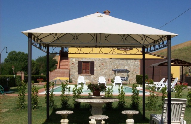 Beautiful private villa with WIFI, private pool, TV, pets allowed, parking, close to San Gimignano