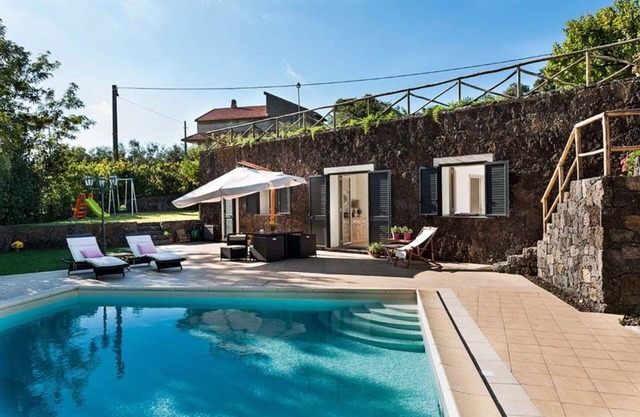 Beautiful private villa for 4 people with WIFI, private pool, A/C, TV, terrace and parking