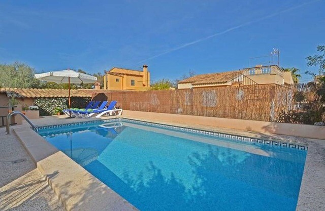 Beautiful private villa for 8 guests with WIFI, TV and patio