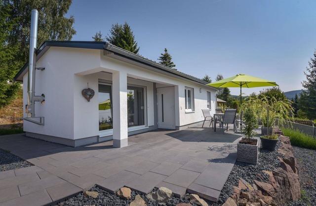 Beautiful private villa for 4 people with WIFI, TV, terrace, pets allowed and parking
