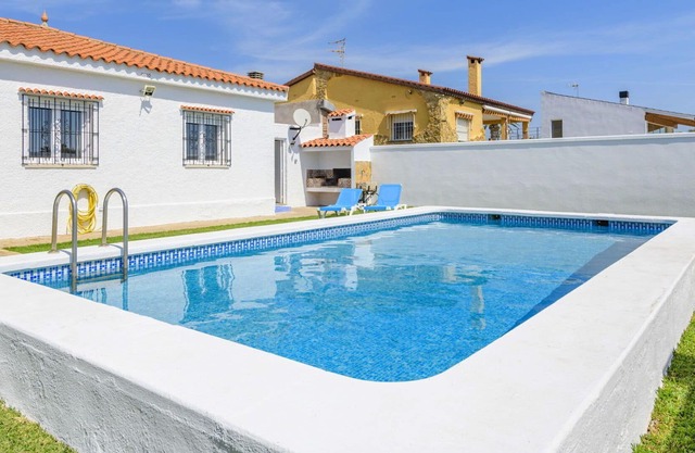Beautiful private villa for 6 people with WIFI, private pool, TV, terrace, pets allowed and park...