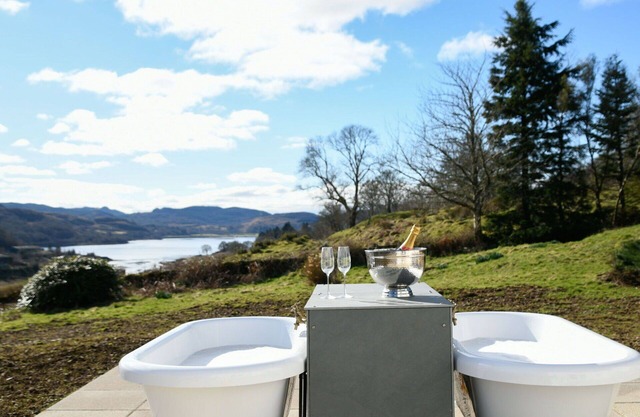 Beautiful private villa for 10 people with hot tub, WIFI, TV, patio, pets allowed and panoramic .