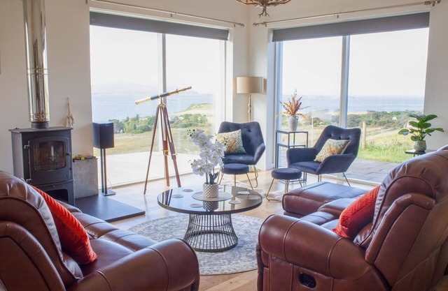 Beautiful private villa for 6 guests with WIFI, TV, terrace, pets allowed and parking