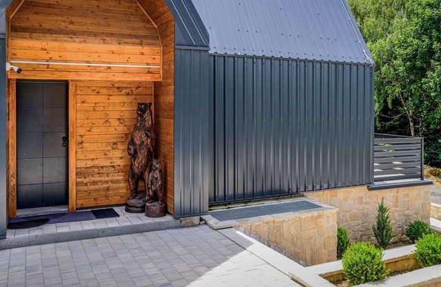 Beautiful private villa for 7 guests with WIFI, A/C, hot tub, TV, terrace and parking