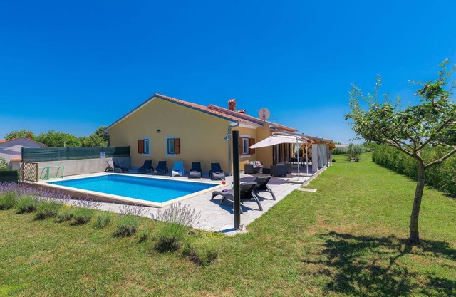 Beautiful private villa for 10 guests with A/C, private pool, WIFI, TV and terrace