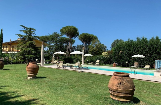 Beautiful private villa for 8 people with private pool, WIFI, TV, terrace and parking