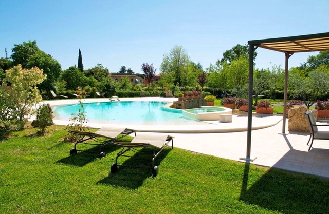 Beautiful private villa for 4 guests with A/C, pool, WIFI, TV and terrace