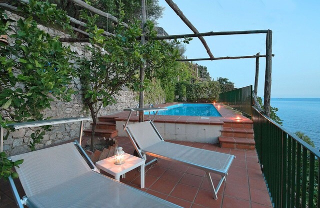 Beautiful private villa for 8 guests with pool, A/C, WIFI, TV, terrace and panoramic view