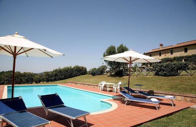 Beautiful private villa with private pool, WIFI, TV, patio, pets allowed and panoramic view