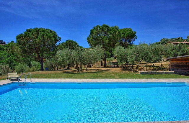 Beautiful private villa for 6 guests with A/C, pool, WIFI, panoramic view and parking