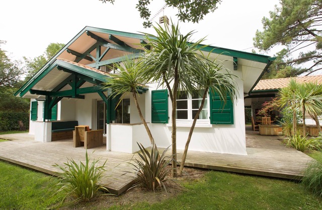 Beautiful, quiet villa, 5 minutes' walk from the ocean