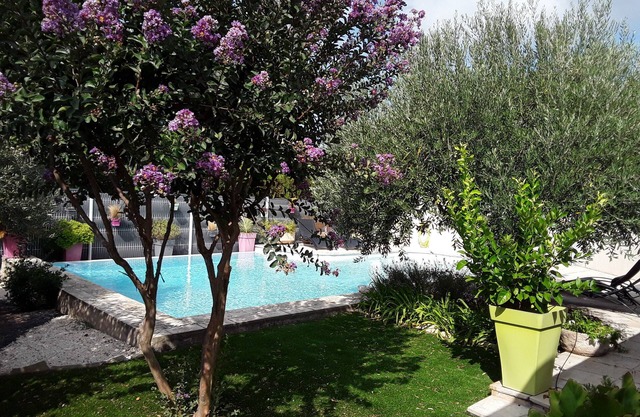 Beautiful, quiet villa with large swimming pool,