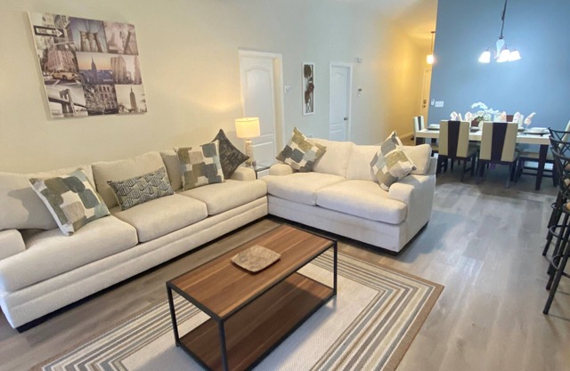 Beautiful recently renovated 5 bed/3 bath villa,