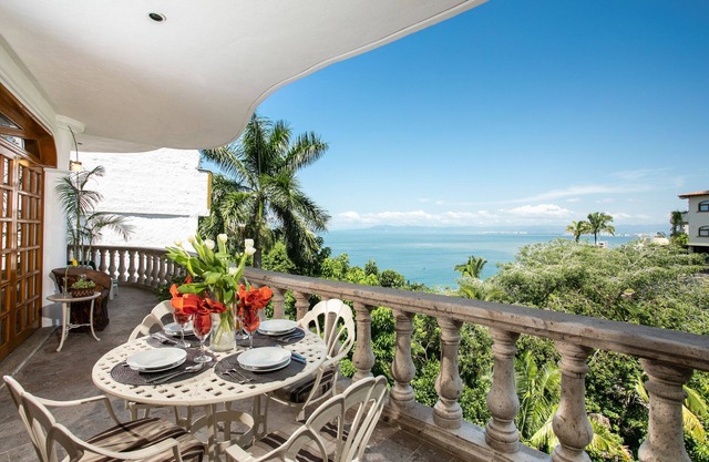 Beautiful & relaxing Condo Verde in prestigious Conchas Chinas