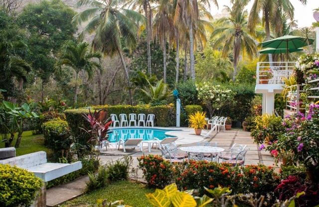 Beautiful Relaxing Home Just 3 min from the beach!