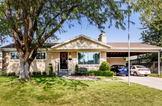 BEAUTIFUL REMODELED HOME. CLOSE TO DOWNTOWN & TO SKI RESORTS