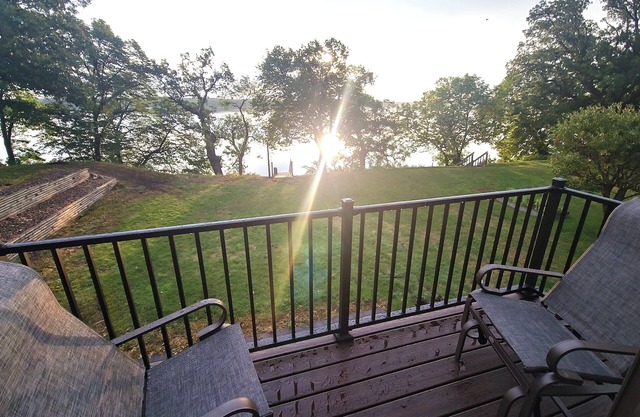 Beautiful, remodeled home on Lake Andrew. Pontoon Rental Available