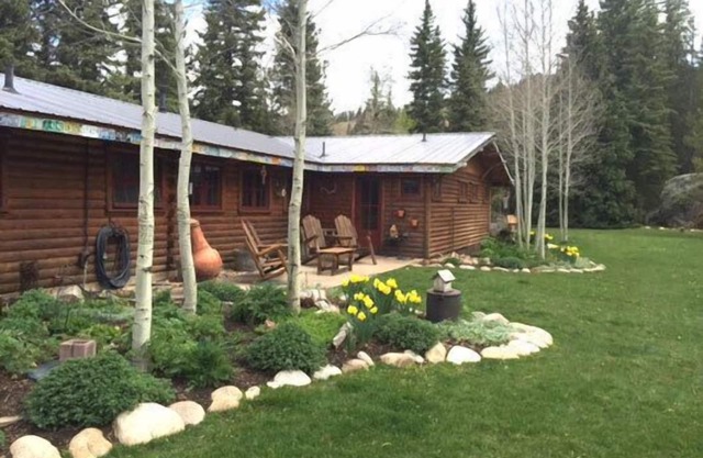 Beautiful Renovated Fishing Cabin On Taylor River! Private Fishing!