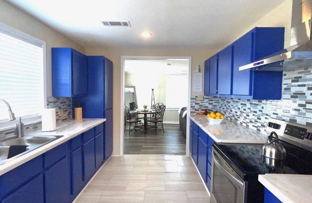 Beautiful renovated home on the hill near the MS River in historical Natchez.nn
