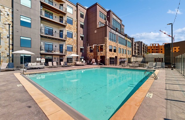 Beautiful resort condo with pool, gym and mountain views