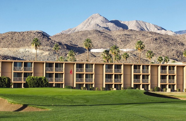 Beautiful resort in the heart of it all!