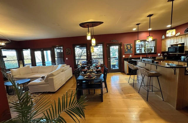 Beautiful River Retreat Sanctuary in Nashville