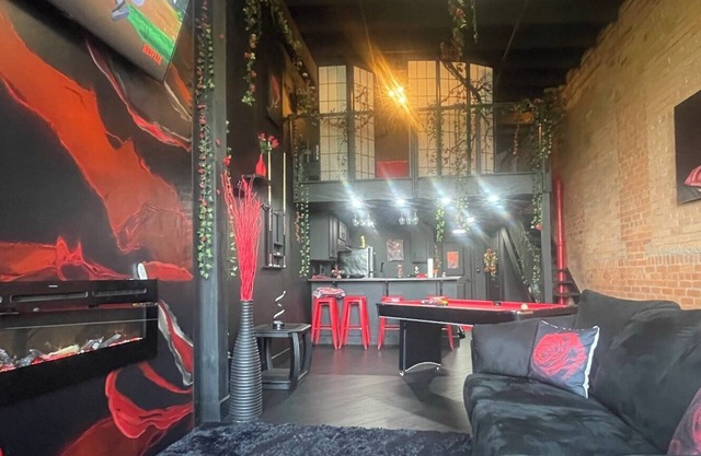 Beautiful Romantic getaway Rose theme Loft