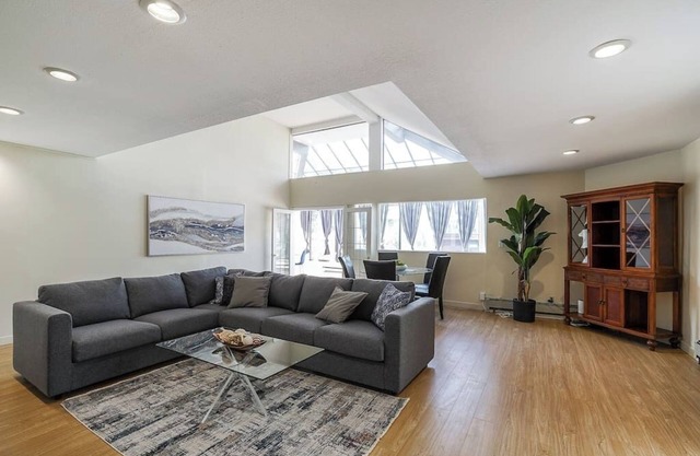 Beautiful Room+AC in Shared Home in Horseshoe Bay