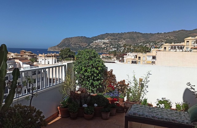 Beautiful room with private bathroom and sea view