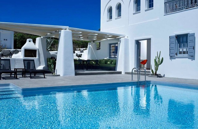 Beautiful Santorini Villa | 6 Bedrooms | The Sky Mansion | Picturesque Sea.